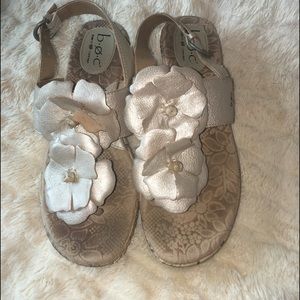 FINAL Born Soft Gold Platform Wedge Sandals Sz 8